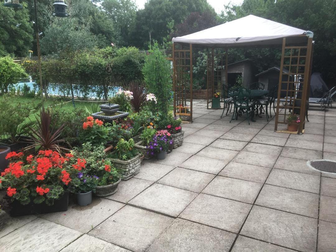 Castle Farmhouse Bed And Breakfast Glenfield Exterior photo