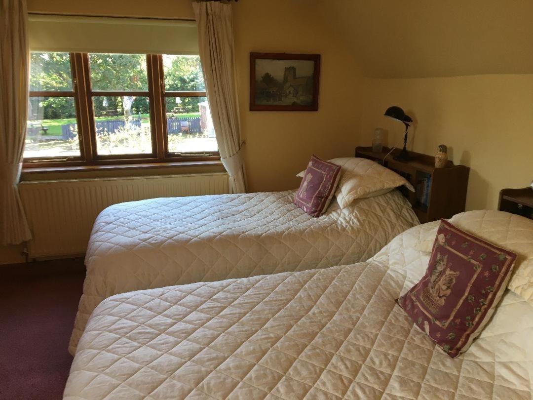 Castle Farmhouse Bed And Breakfast Glenfield Exterior photo