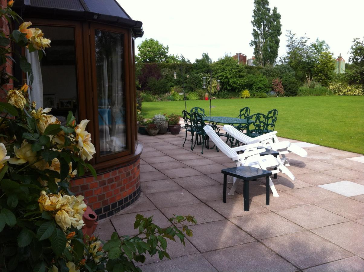Castle Farmhouse Bed And Breakfast Glenfield Exterior photo