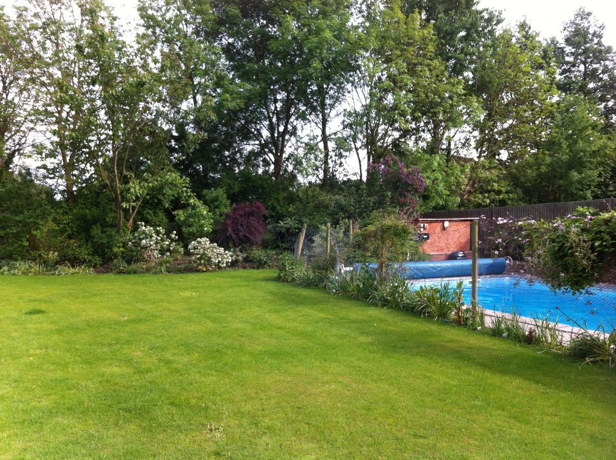 Castle Farmhouse Bed And Breakfast Glenfield Exterior photo