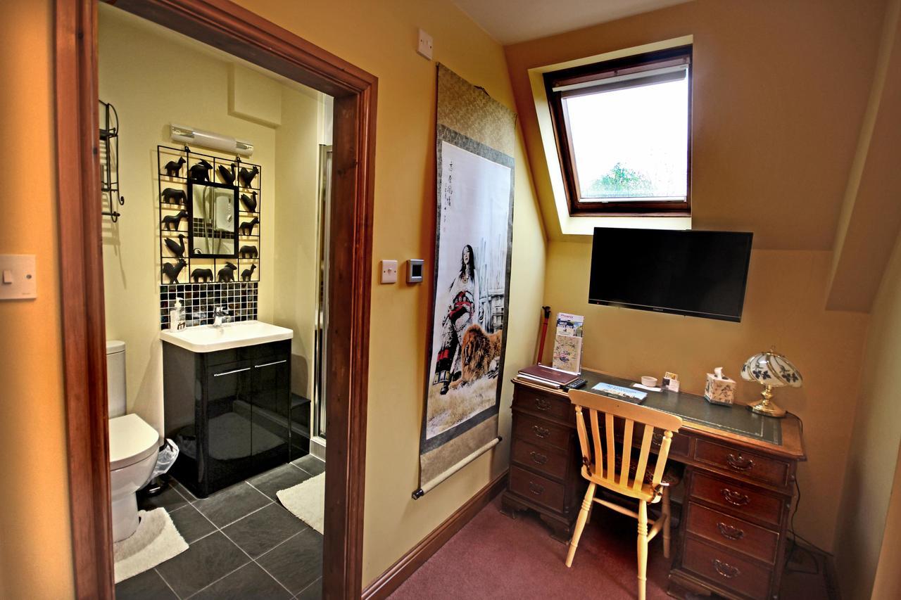Castle Farmhouse Bed And Breakfast Glenfield Exterior photo