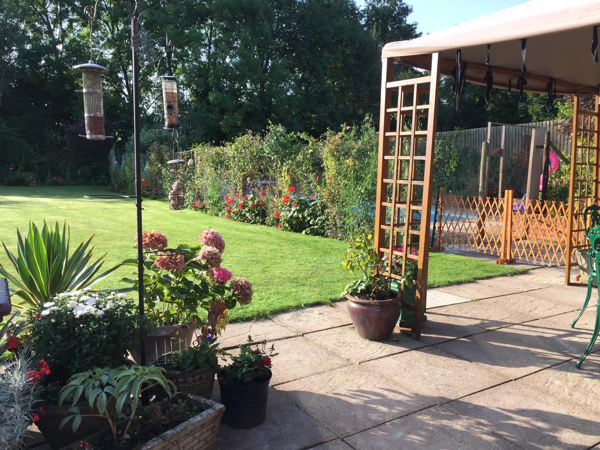 Castle Farmhouse Bed And Breakfast Glenfield Exterior photo